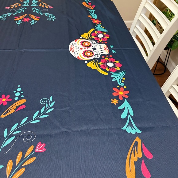 Dia De Los Muertos, Floral Skeleton table cloth - Picture 4 of 7